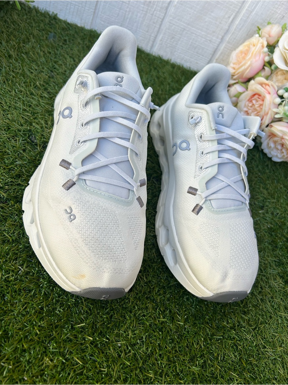 On Running CLOUDTILT
Women RUNNING SHOES Color: Glacier/Ice
Size 7 gently used - Picture 16 of 16
